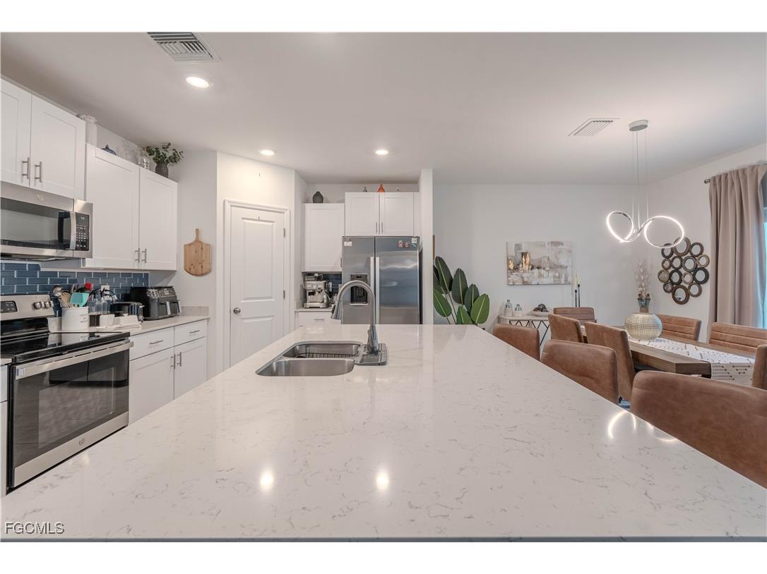 7190 Sugar Pine Way Fort Myers FL 33966 2025022595 image10