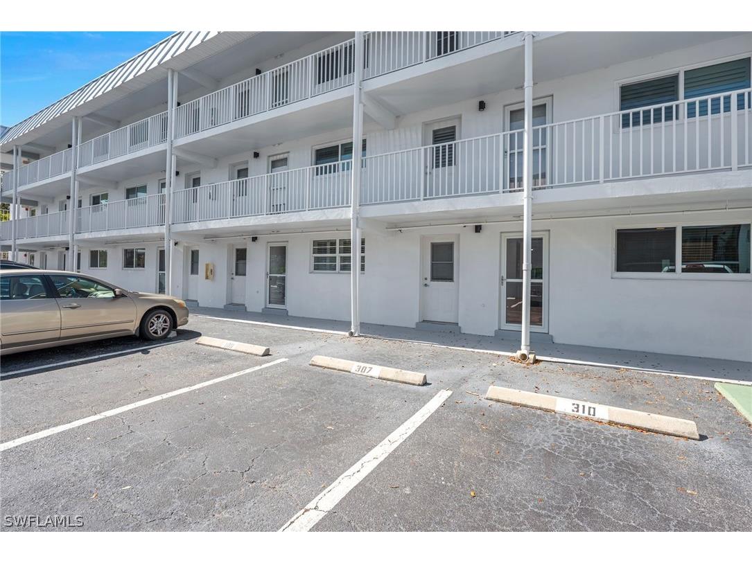 72 7th Street S #108 Naples FL 34102 226008171 image11