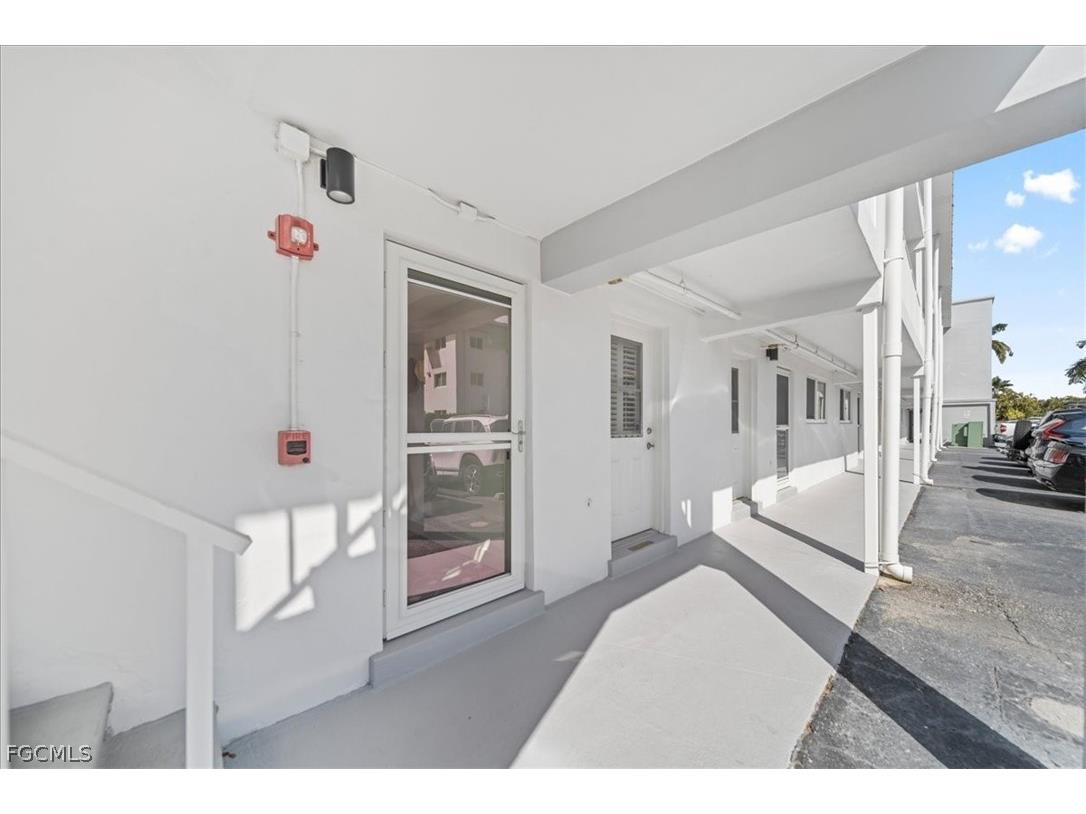 72 7th Street S #112 Naples FL 34102 2025000209 image4