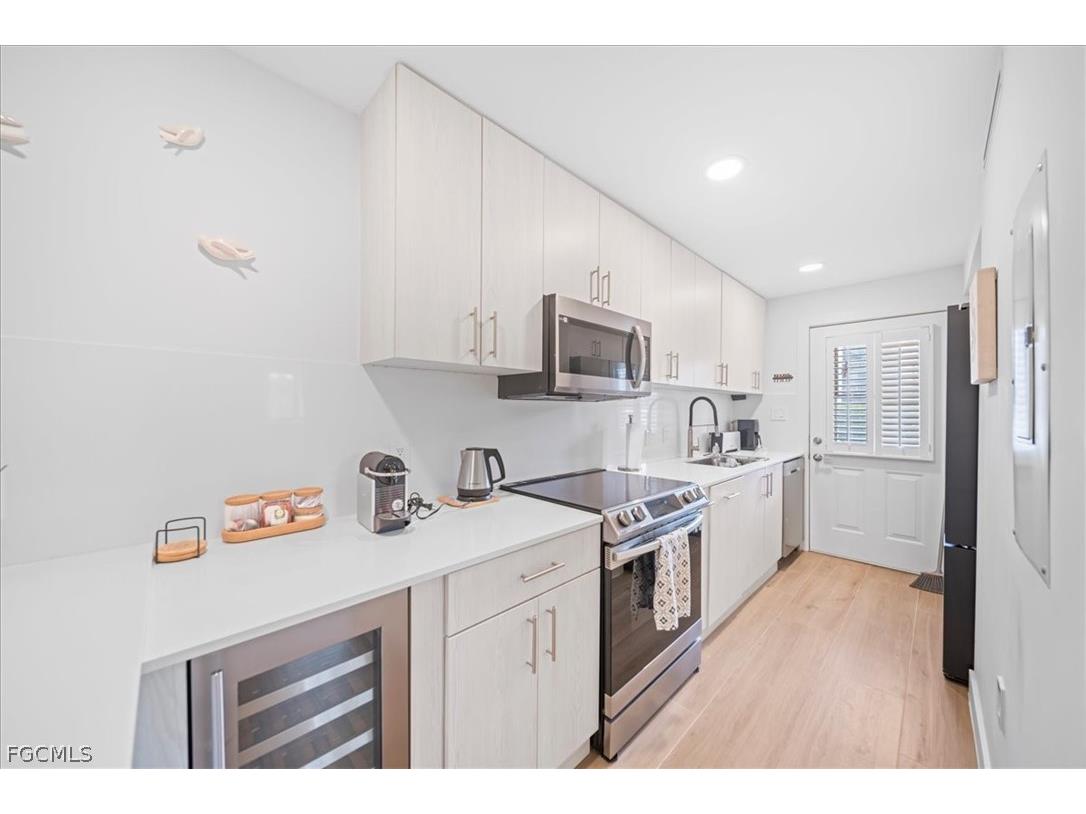 72 7th Street S #112 Naples FL 34102 2025000209 image8