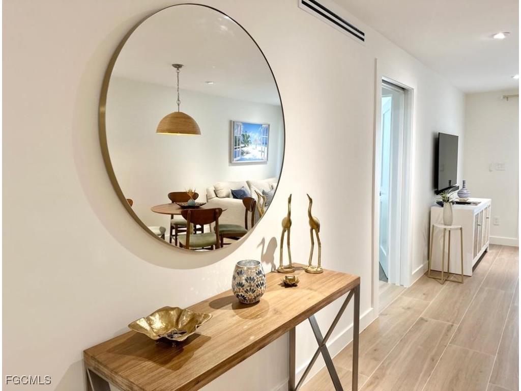 72 7th Street S #112 Naples FL 34102 2025016735 image1