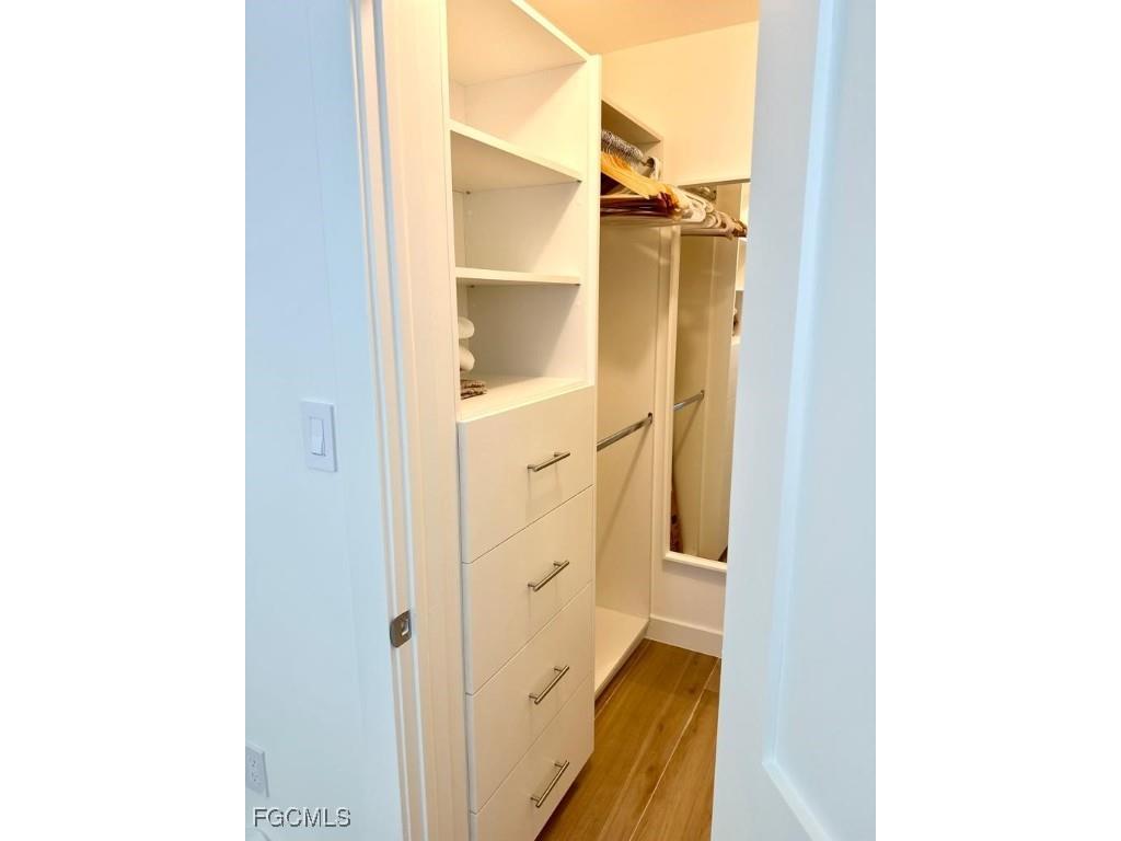 72 7th Street S #112 Naples FL 34102 2025016735 image24