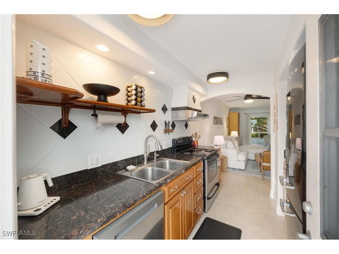 72 7th Street S #206 Naples FL 34102 226003580 image13