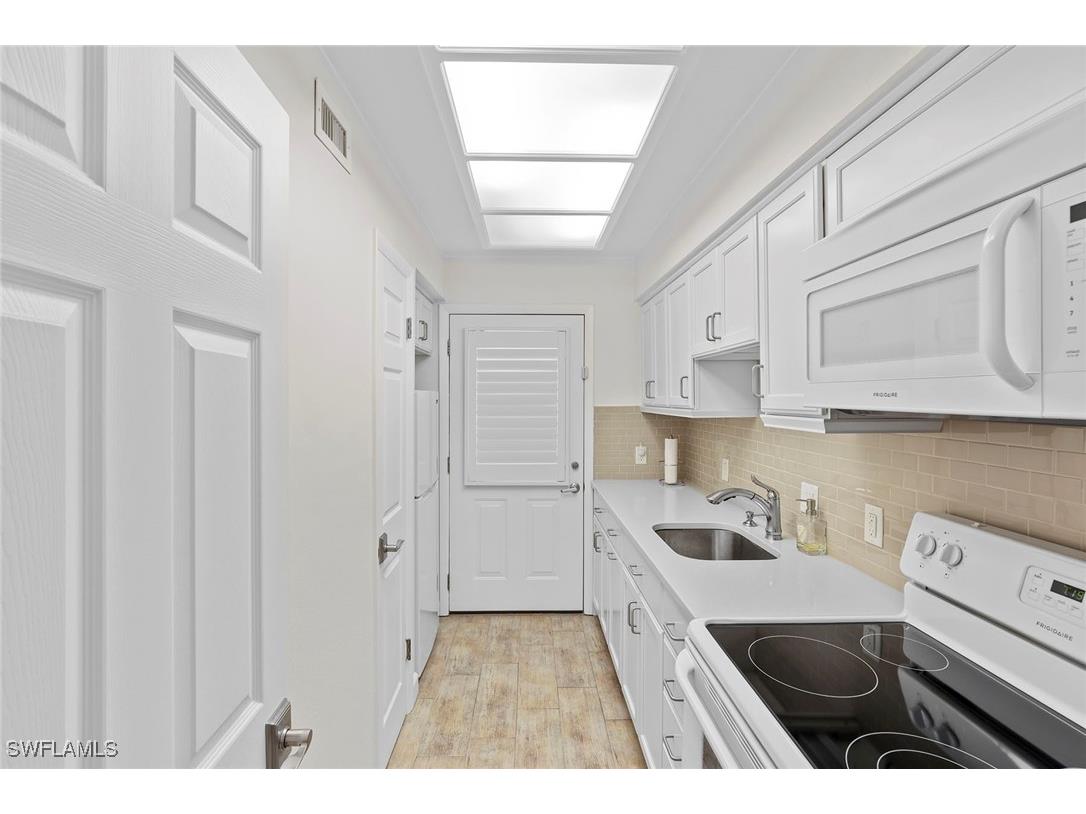 72 7th Street S #208 Naples FL 34102 225059099 image10