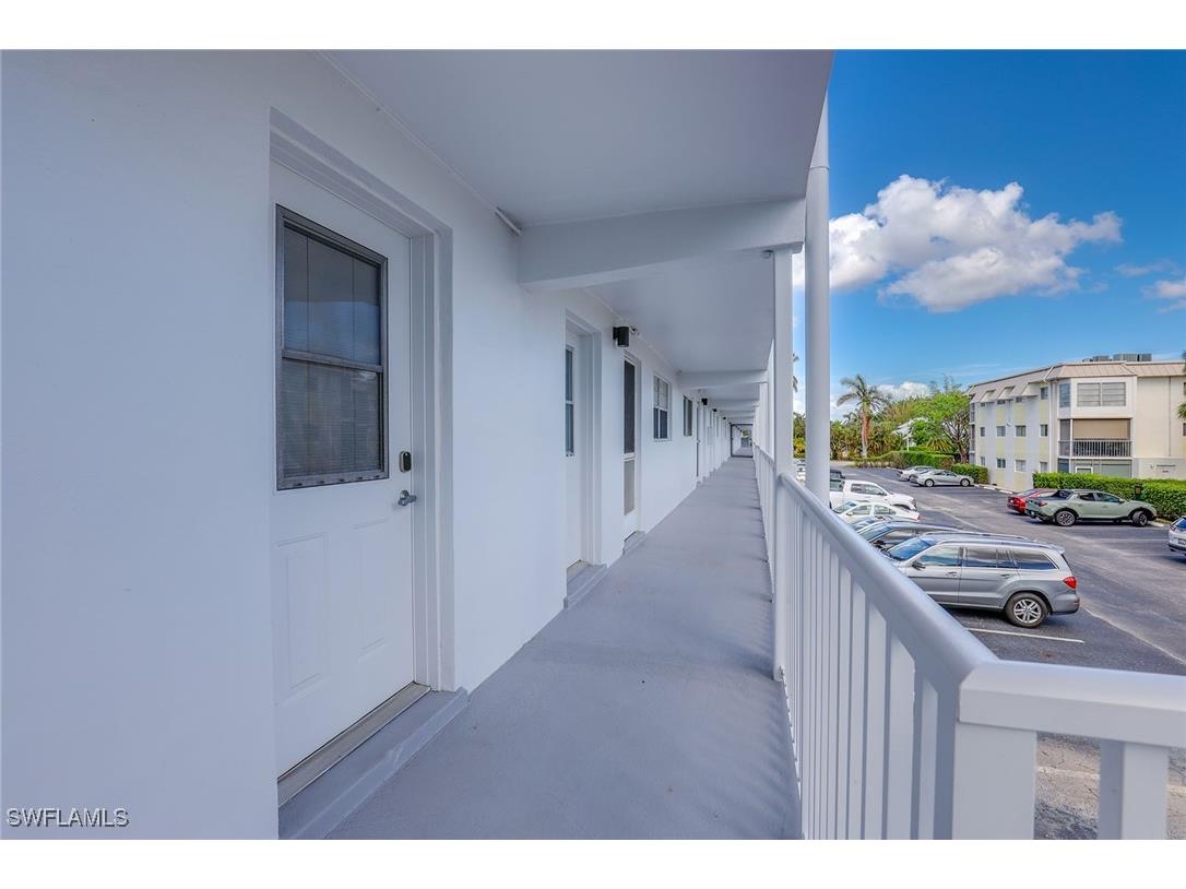 72 7th Street S #208 Naples FL 34102 225059099 image2