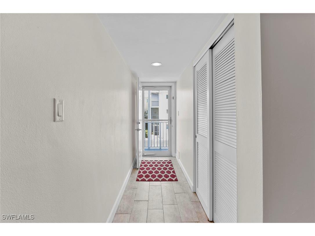 72 7th Street S #208 Naples FL 34102 225059099 image3