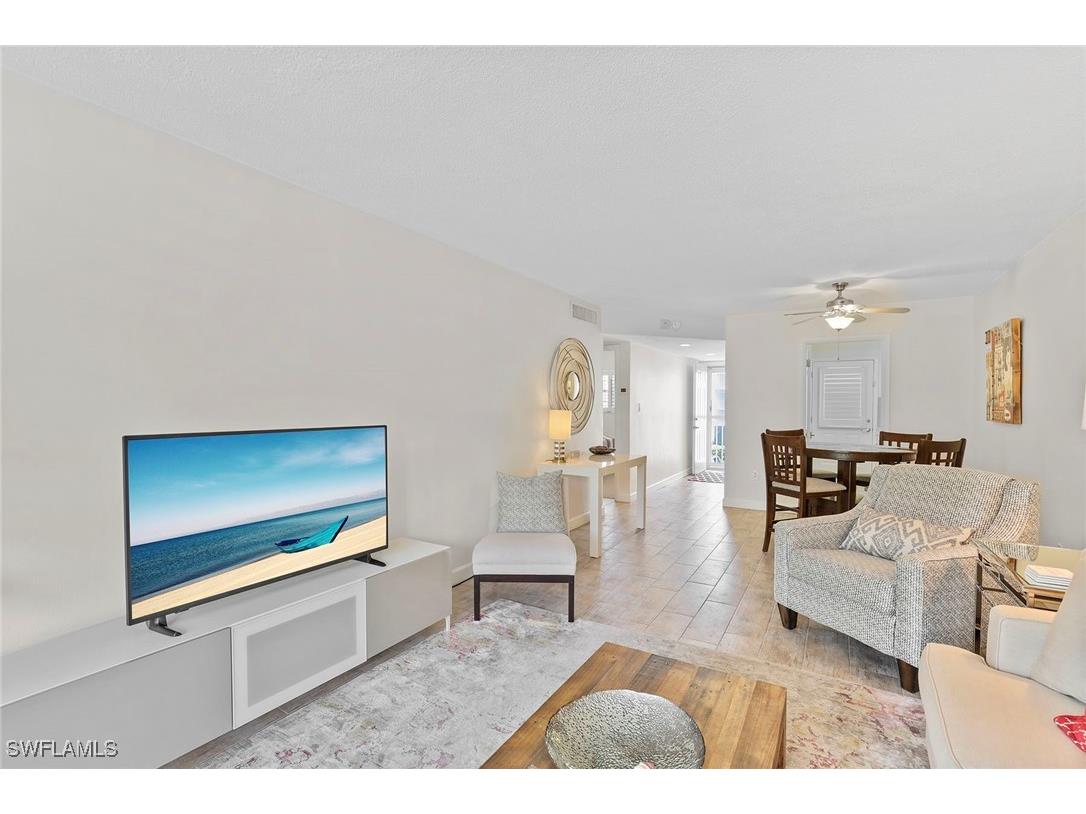 72 7th Street S #208 Naples FL 34102 225059099 image6