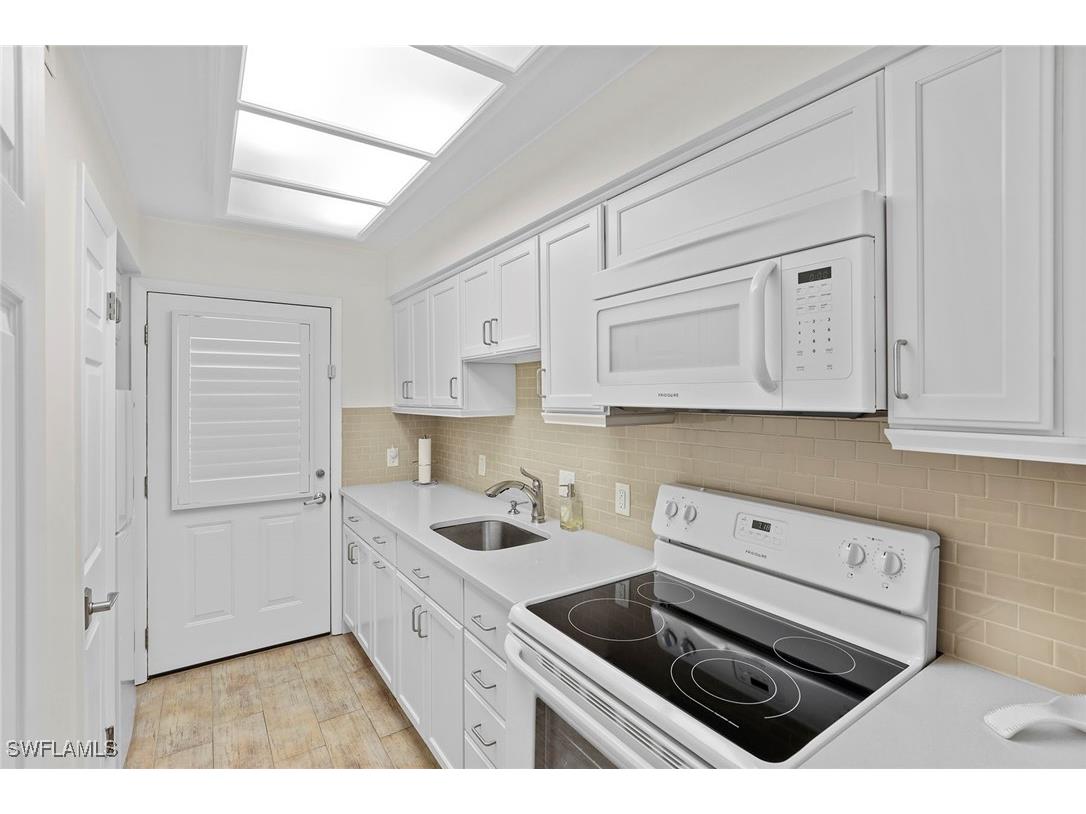 72 7th Street S #208 Naples FL 34102 225059099 image9