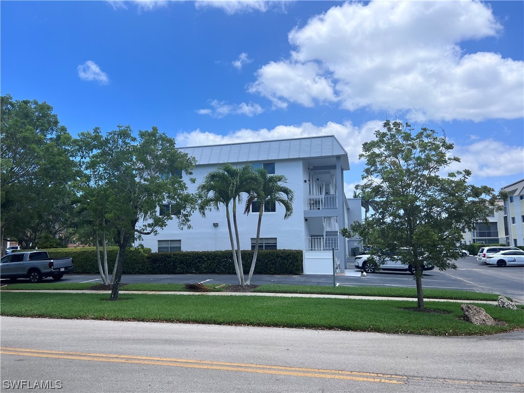 72 7th Street S #211 Naples FL 34102 223037106 image1