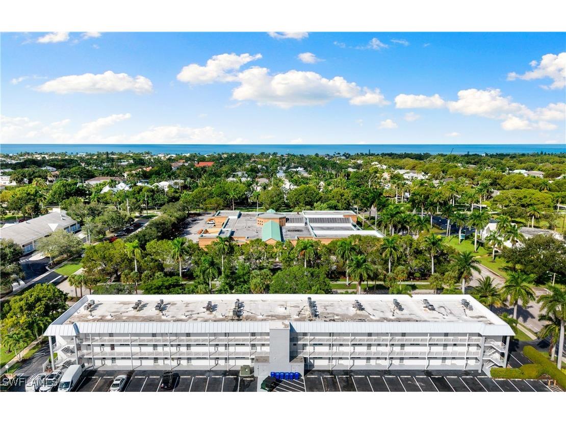 72 7th Street S #305 Naples FL 34102 225073659 image1
