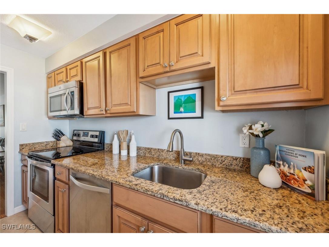 72 7th Street S #305 Naples FL 34102 225073659 image6