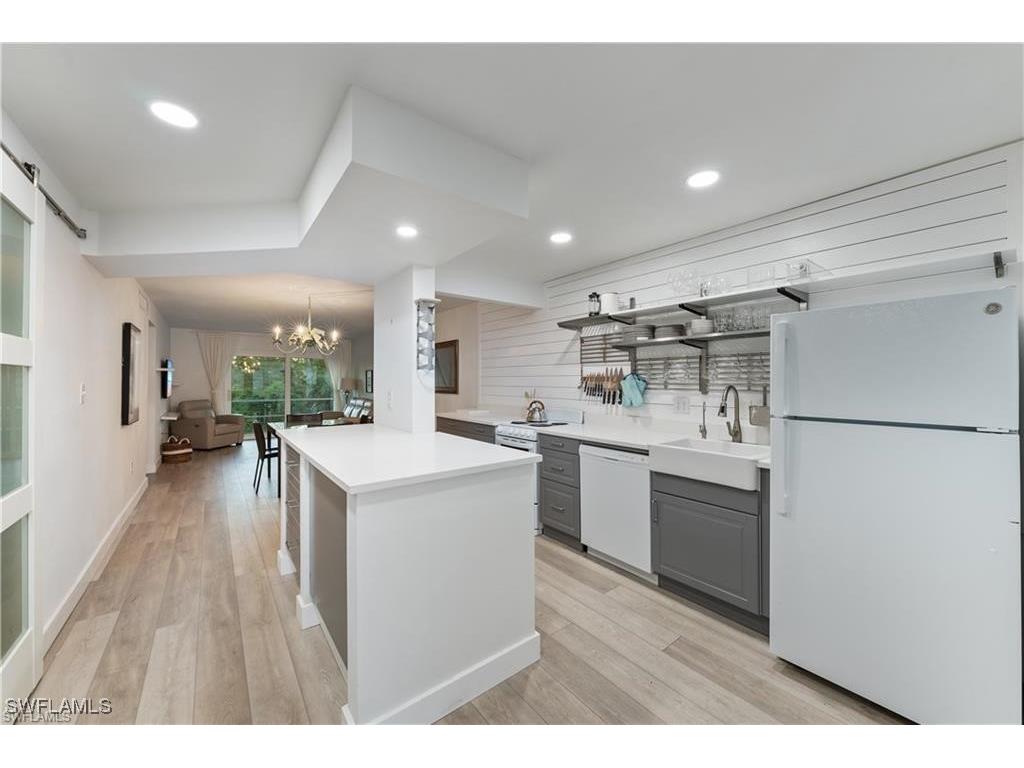 72 7th Street S #310 Naples FL 34102 225071529 image1