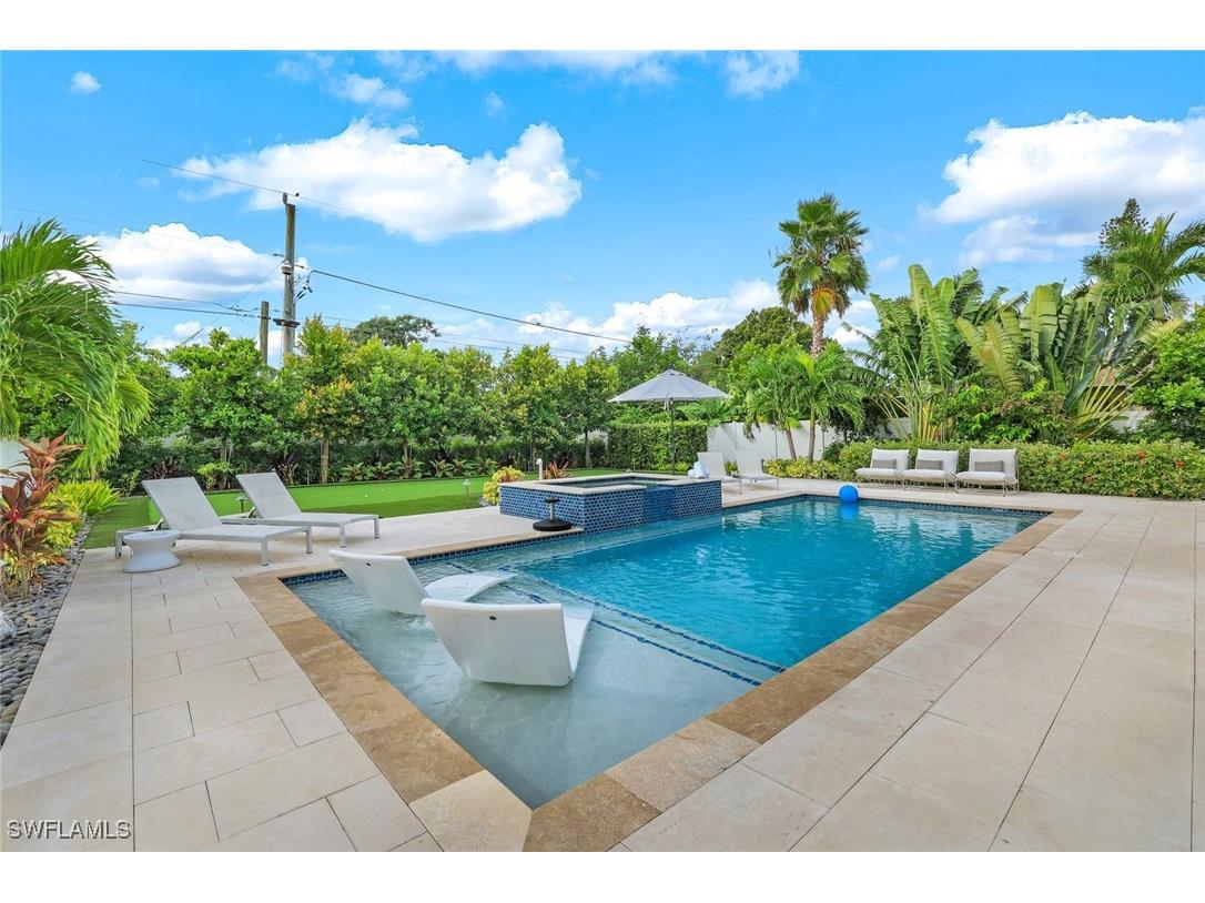 720 102nd Avenue N Naples FL 34108 224079172 image1