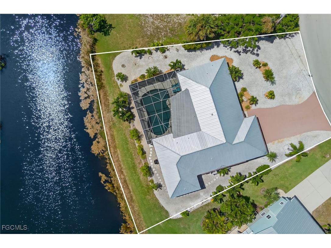 720 Durion Court Sanibel FL 33957 2025004825 image38