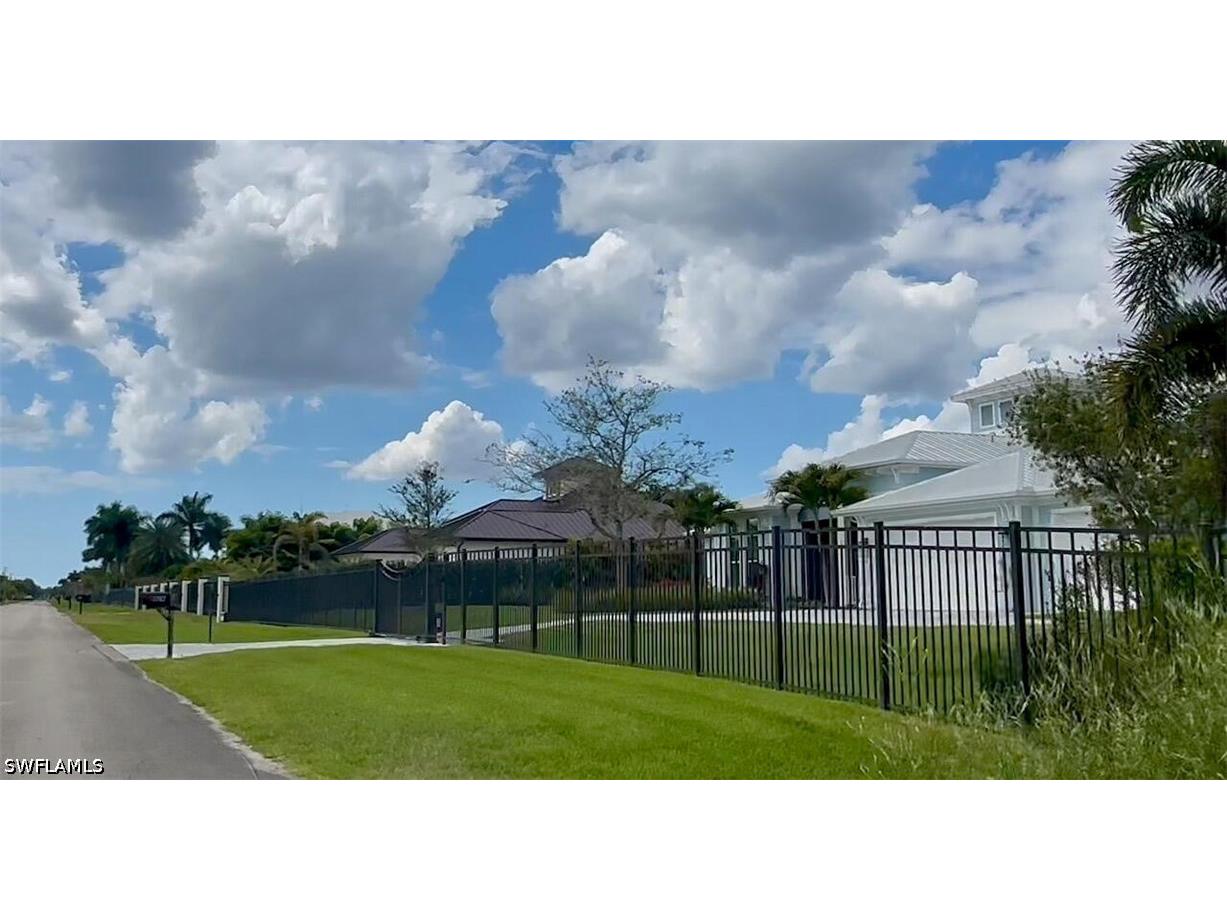 720 Shady Hollow Boulevard W Naples FL 34120 226021917 image7