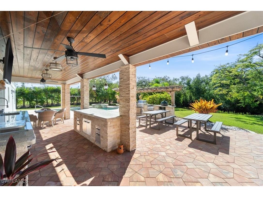 7209 Hendry Creek Drive Fort Myers FL 33908 225079206 image1