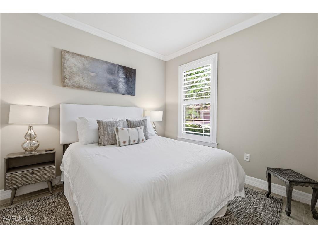 7209 Wilton Drive Naples FL 34109 225076366 image14