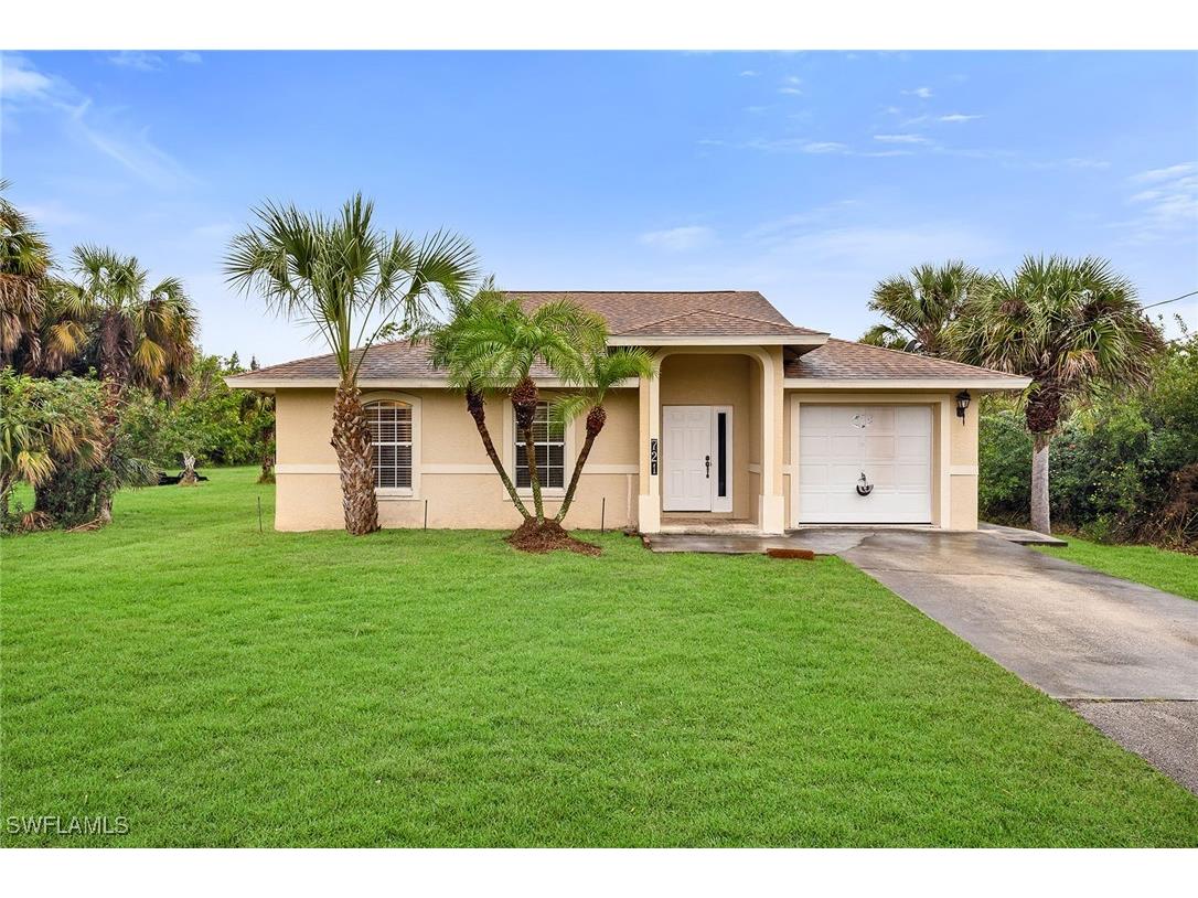 721 14th Street NE Naples FL 34120 225013224 image1