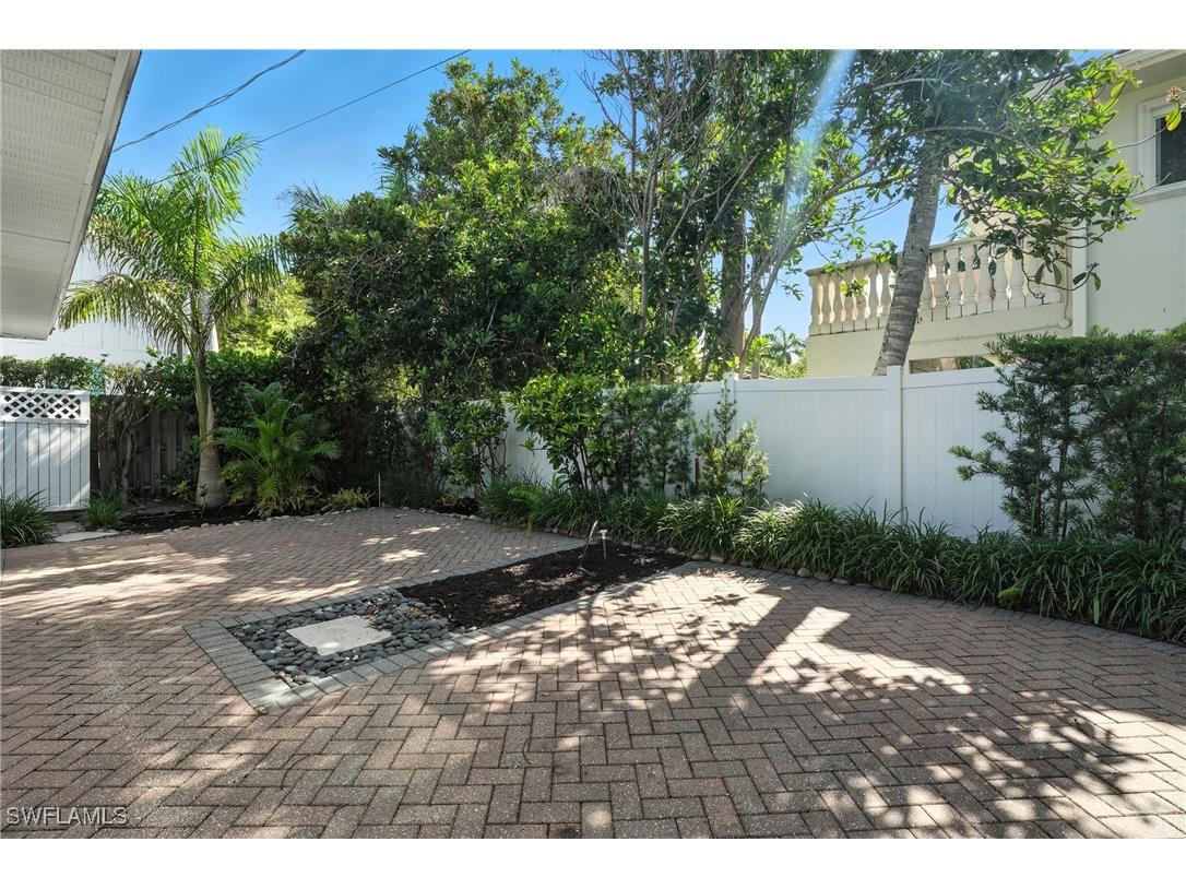 721 9th Street S #4 Naples FL 34102 225053423 image1