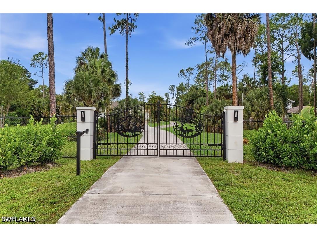 721 Logan Boulevard S Naples FL 34119 226022898 image2