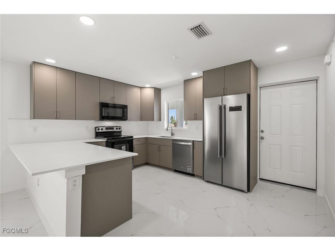 721 SW 30th Terrace #3 Cape Coral FL 33914 2025005871 image6