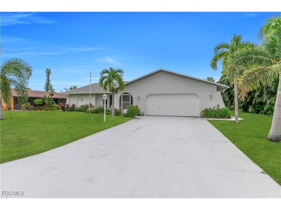 7212 Drake Drive Fort Myers FL 33908 2025011768 image1