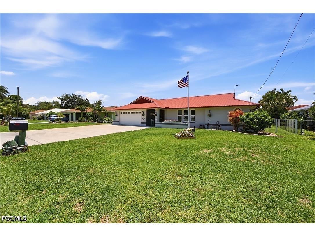 7219 Reymoor Drive North Fort Myers FL 33917 2026030244 image1
