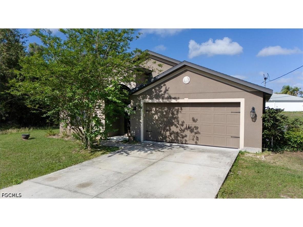 722 Arundel Circle Fort Myers FL 33913 2026017835 image1