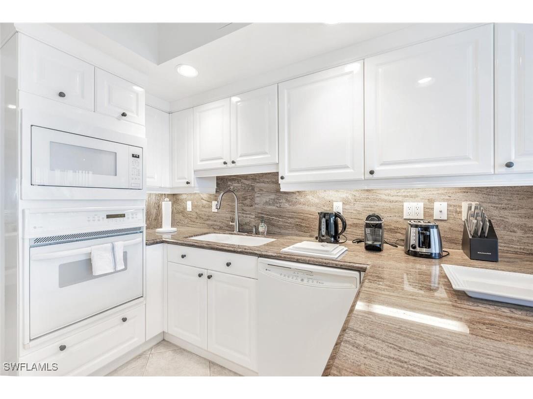 7225 Pelican Bay Boulevard #2004 Naples FL 34108 225060143 image11