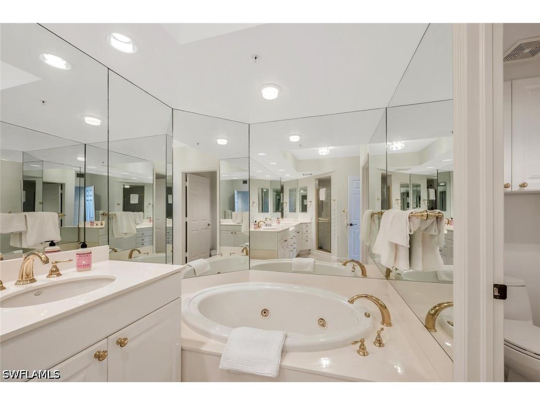 7225 Pelican Bay Boulevard #2004 Naples FL 34108 226021653 image21