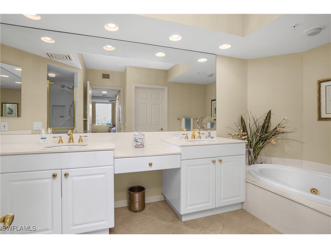 7225 Pelican Bay Boulevard #204 Naples FL 34108 225083304 image16