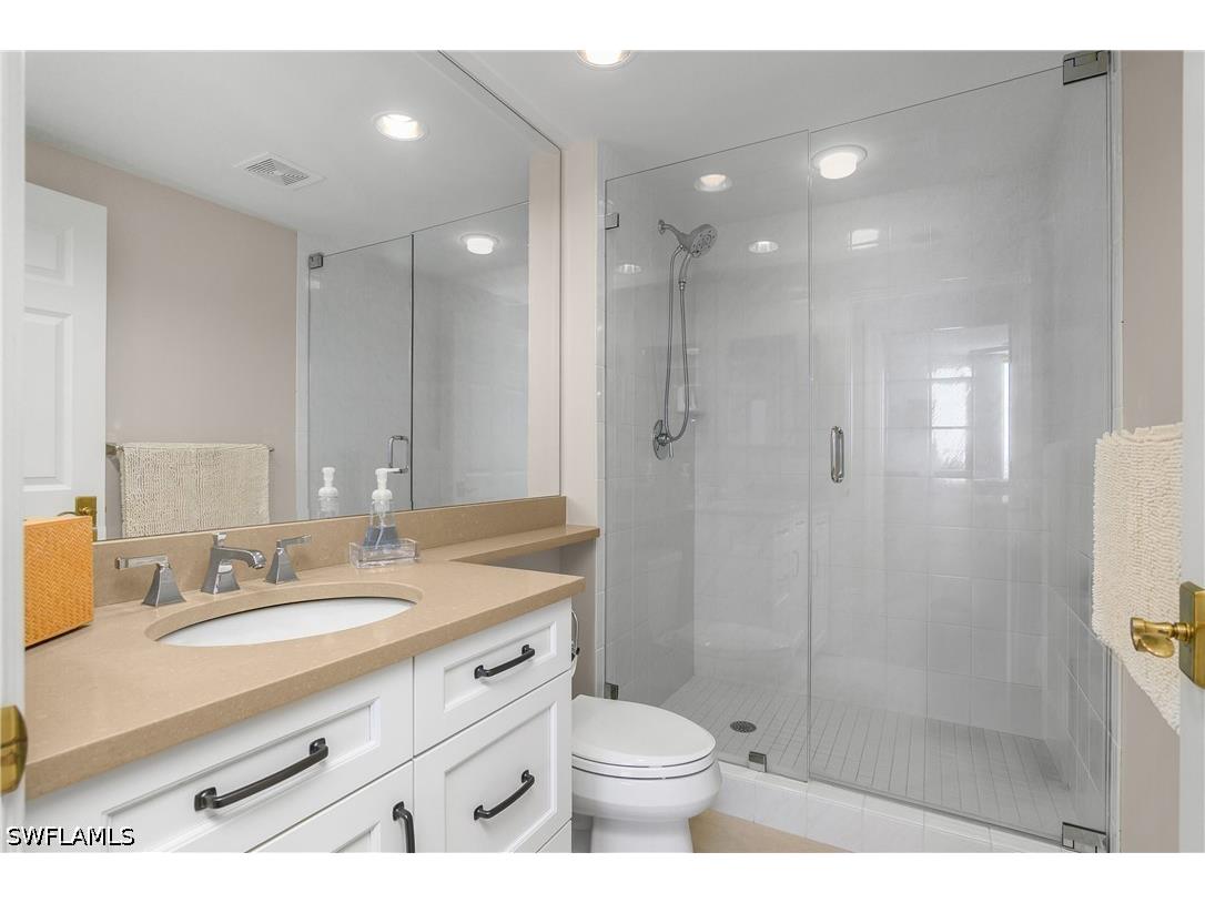 7225 Pelican Bay Boulevard #302 Naples FL 34108 226012670 image20