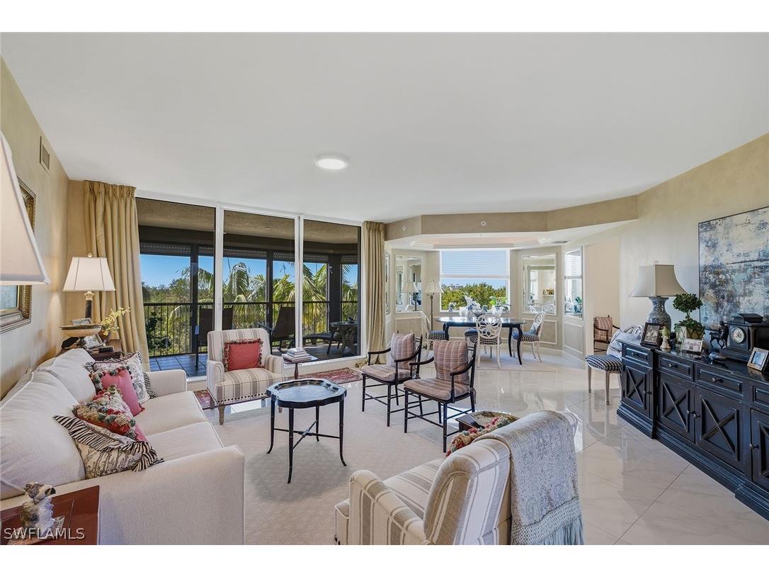 7225 Pelican Bay Boulevard #305 Naples FL 34108 226010067 image1