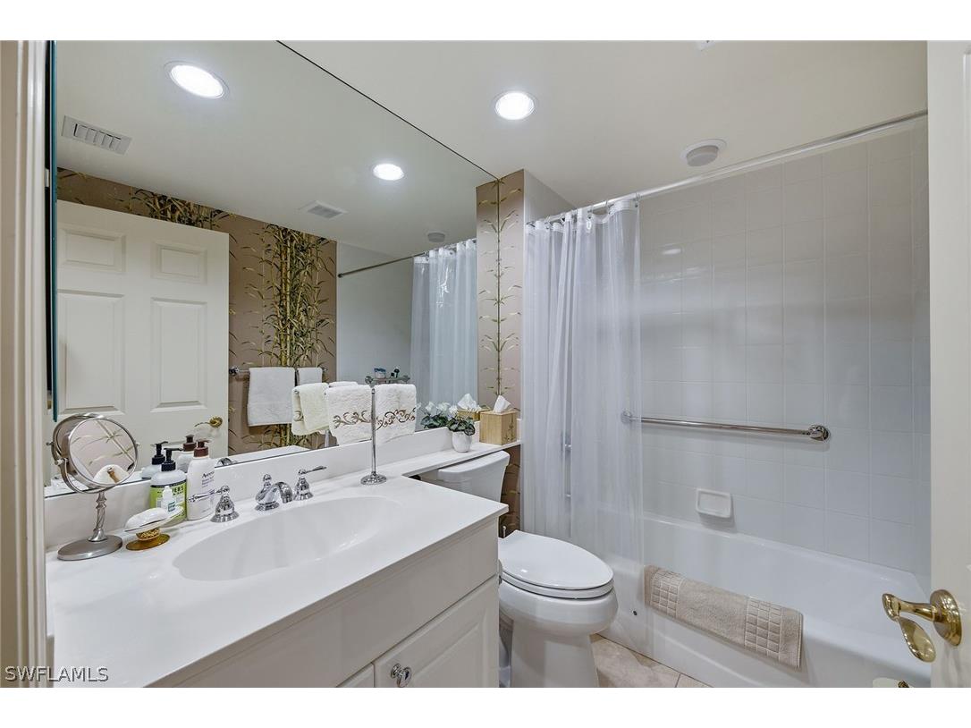 7225 Pelican Bay Boulevard #305 Naples FL 34108 226010067 image19