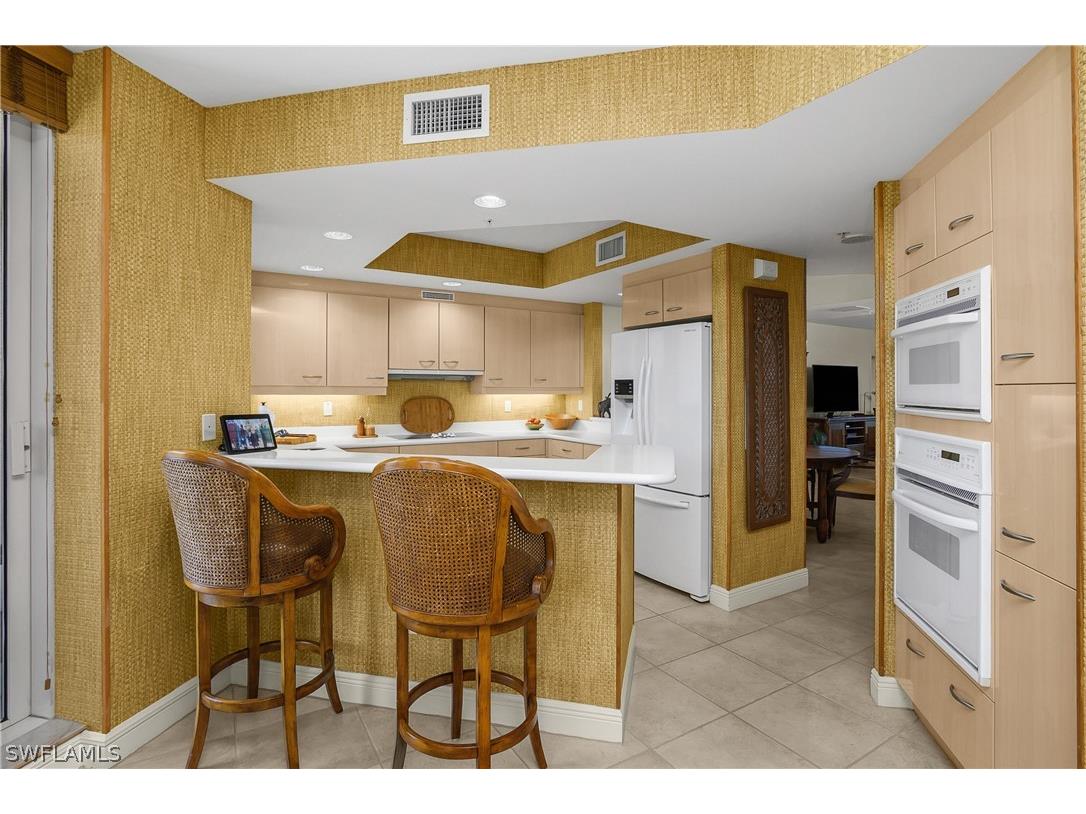 7225 Pelican Bay Boulevard #402 Naples FL 34108 226006036 image14