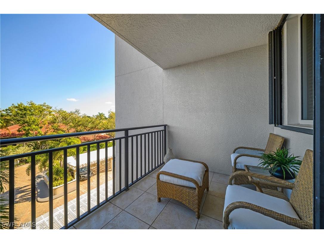 7225 Pelican Bay Boulevard #402 Naples FL 34108 226006036 image19