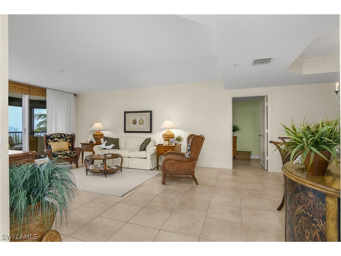 7225 Pelican Bay Boulevard #402 Naples FL 34108 226006036 image3