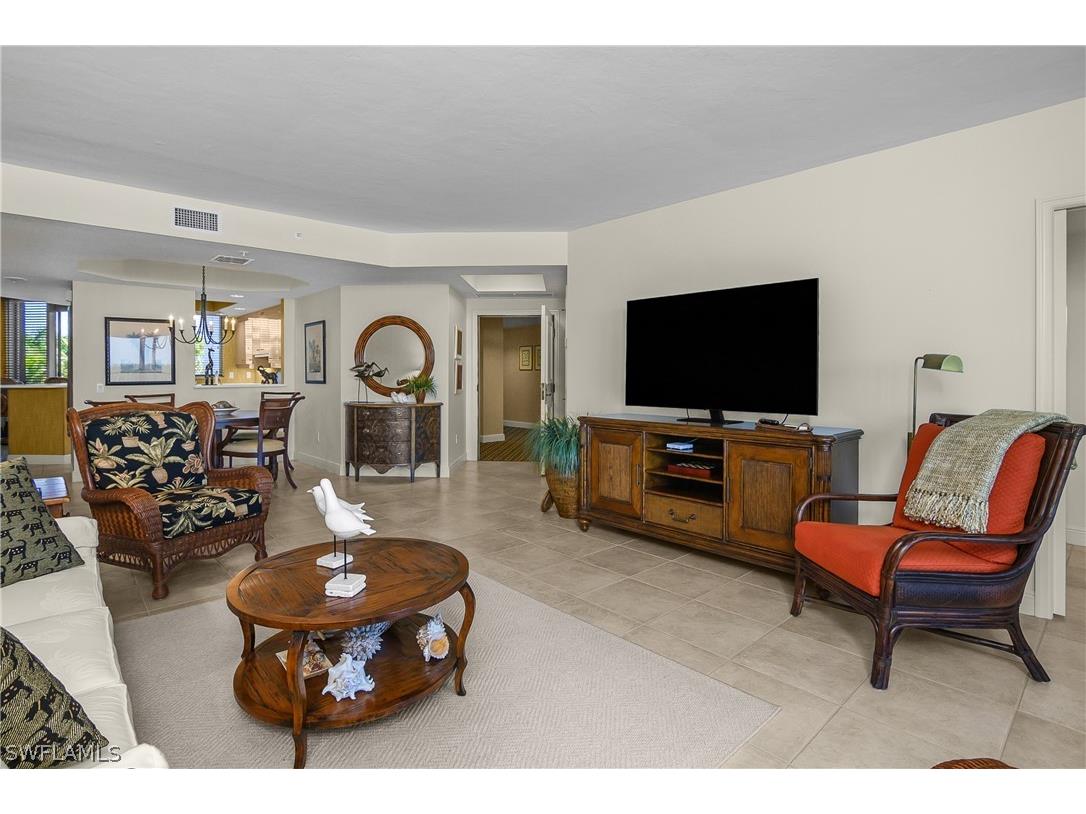 7225 Pelican Bay Boulevard #402 Naples FL 34108 226006036 image4