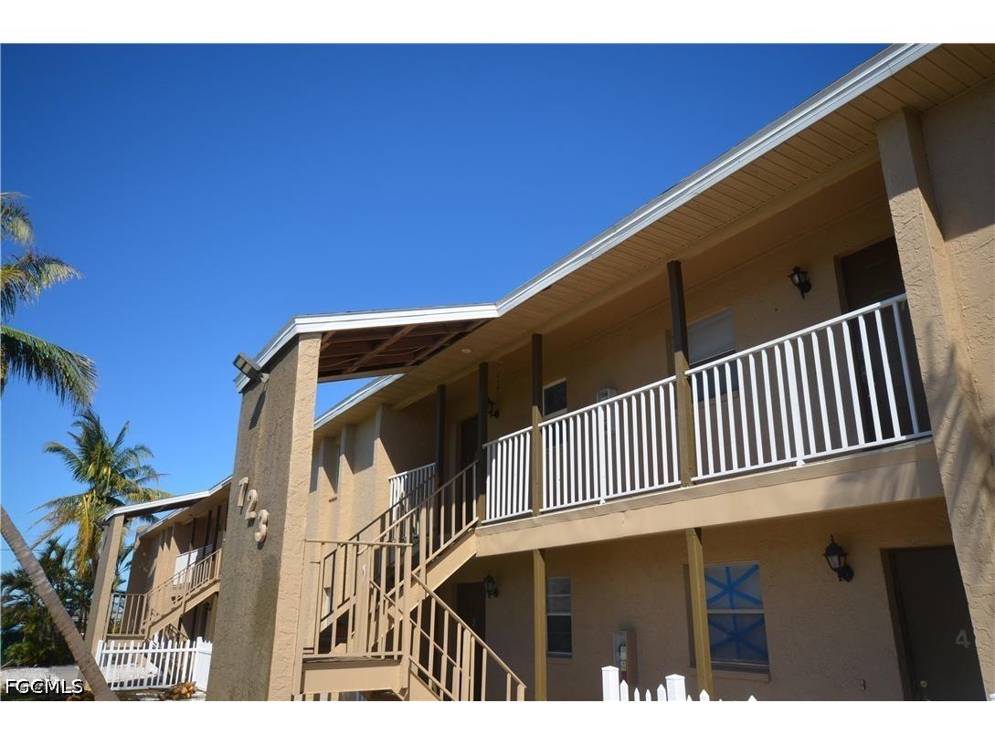 723 SE 10th Street Cape Coral FL 33990 2026022837 image3