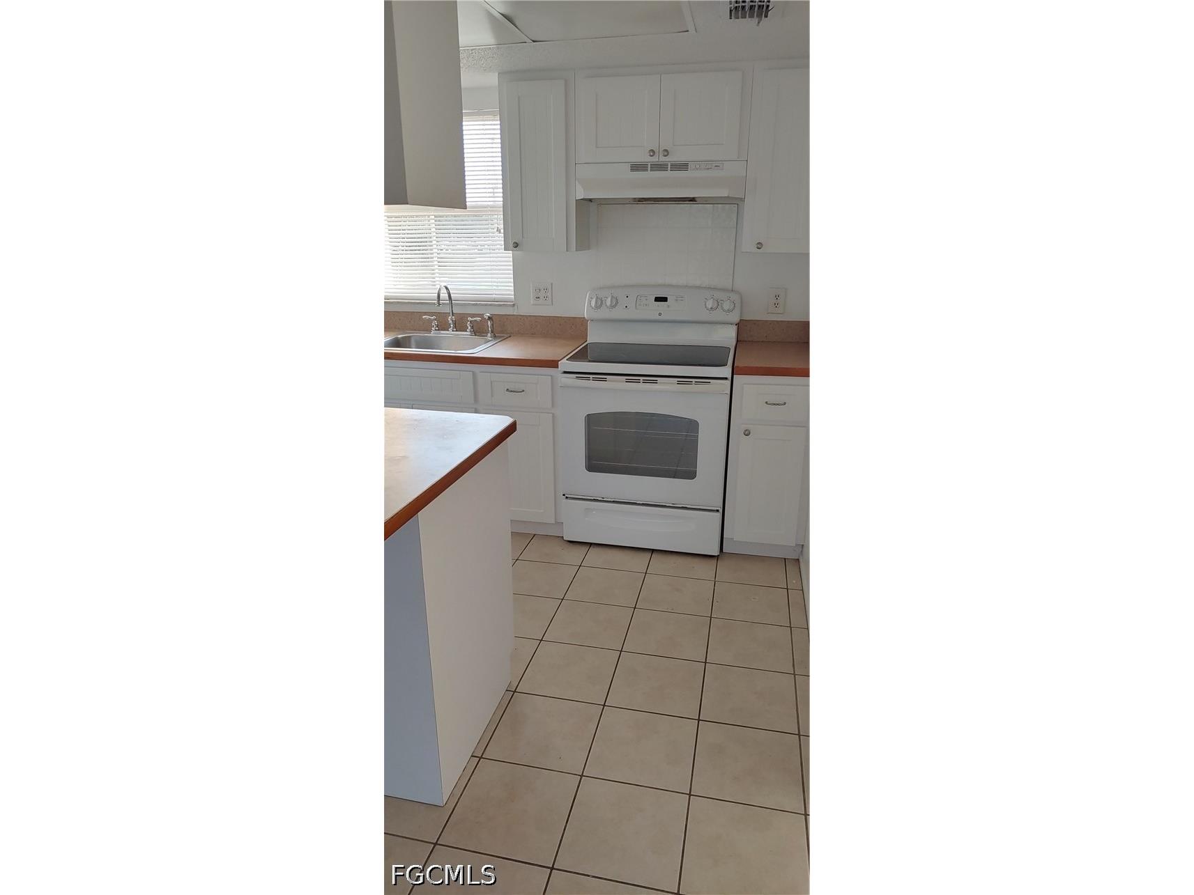 723 SE 10th Street Cape Coral FL 33990 2026022837 image4