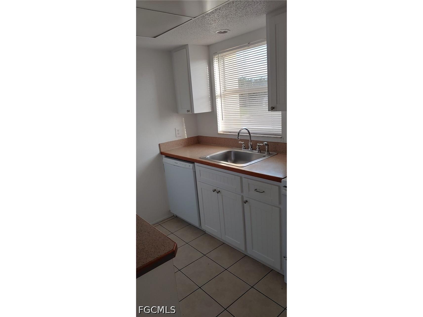 723 SE 10th Street Cape Coral FL 33990 2026022837 image5