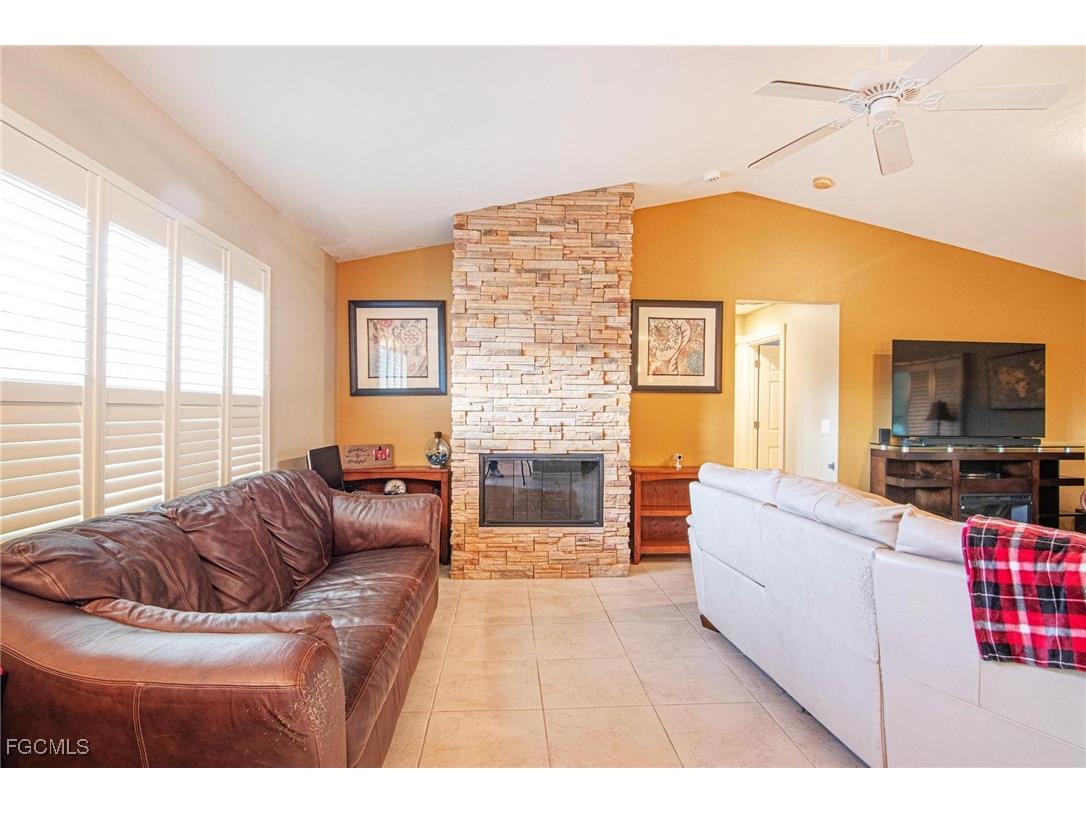 723 SE 9th Avenue Cape Coral FL 33990 2025025364 image3