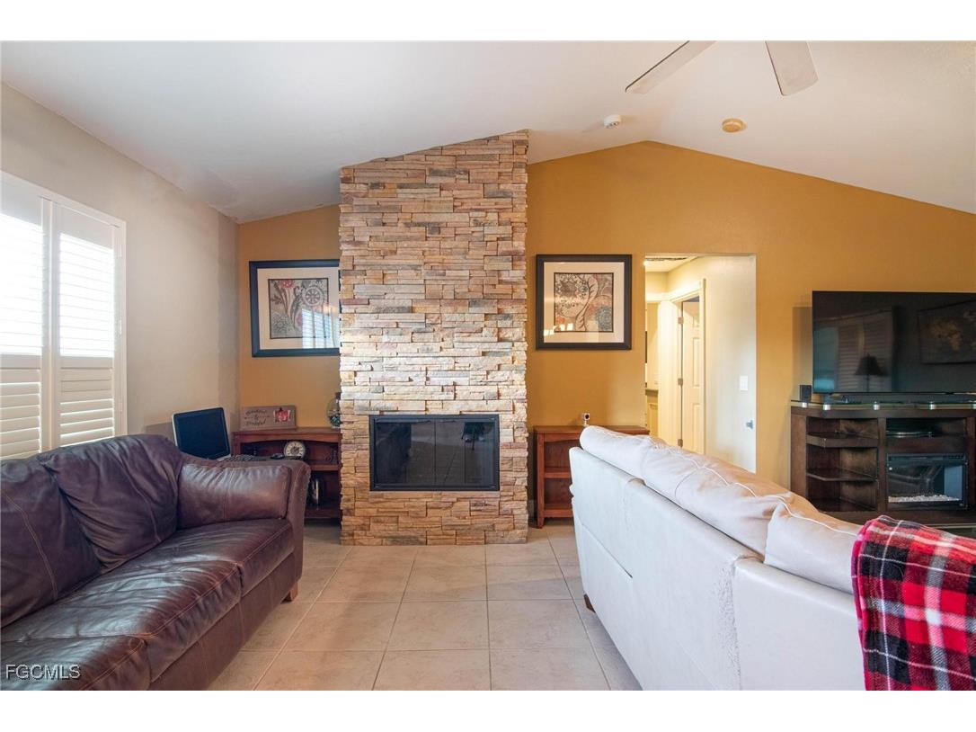 723 SE 9th Avenue Cape Coral FL 33990 2025025364 image4