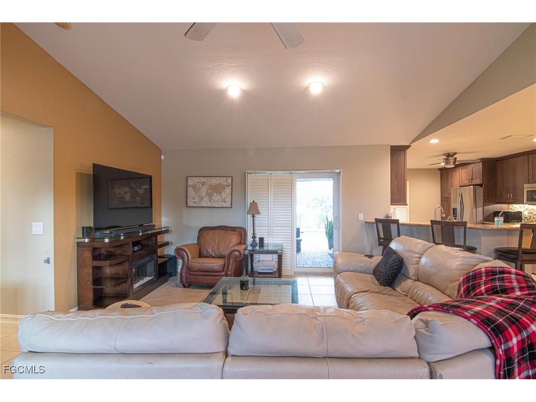 723 SE 9th Avenue Cape Coral FL 33990 2025025364 image5