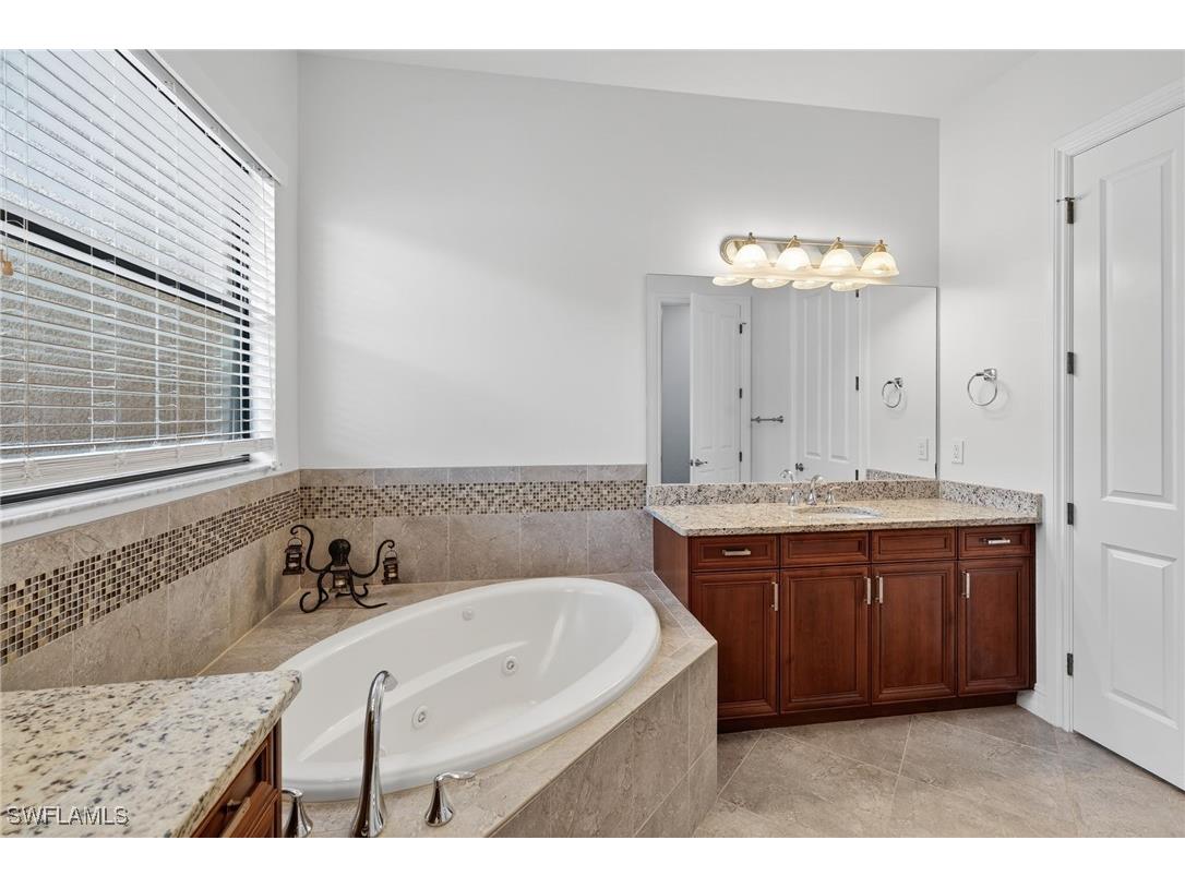 7235 Acorn Way Naples FL 34119 225073825 image23