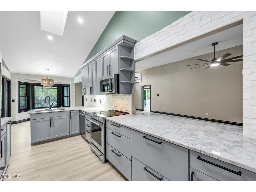 7239 Hendry Creek Drive Fort Myers FL 33908 2025005293 image7