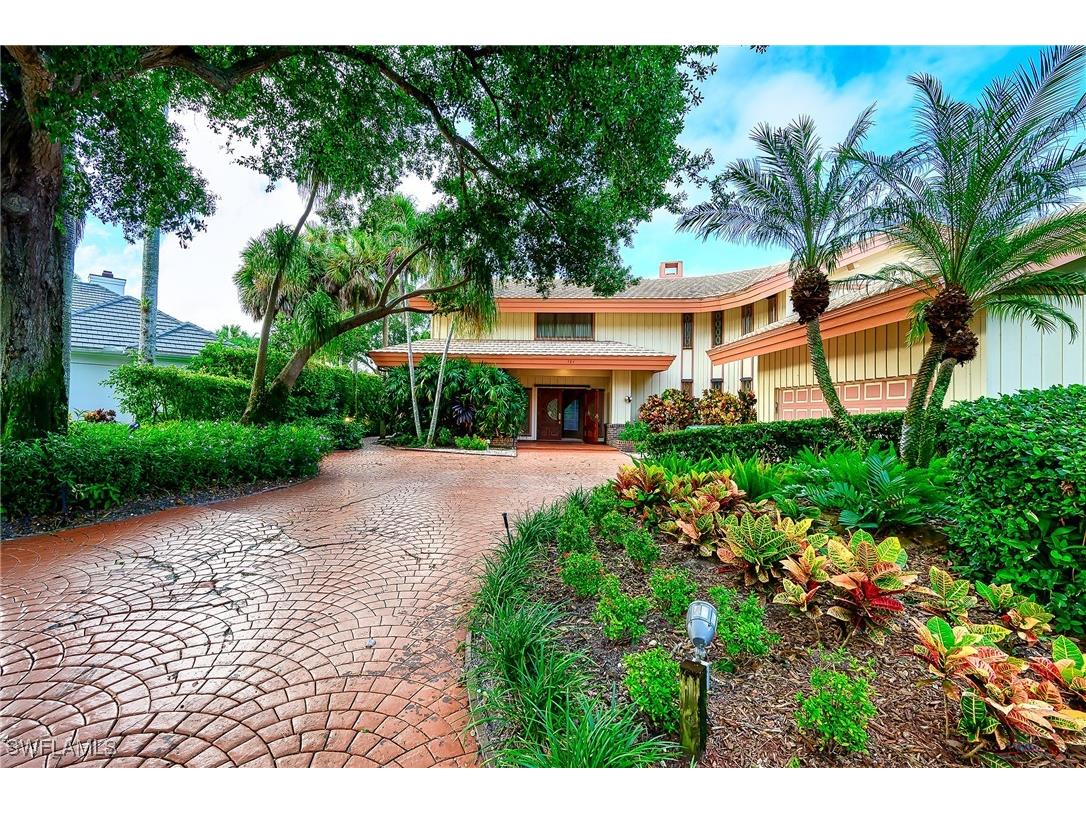724 Bay Tree Court Naples FL 34108 225070941 image1