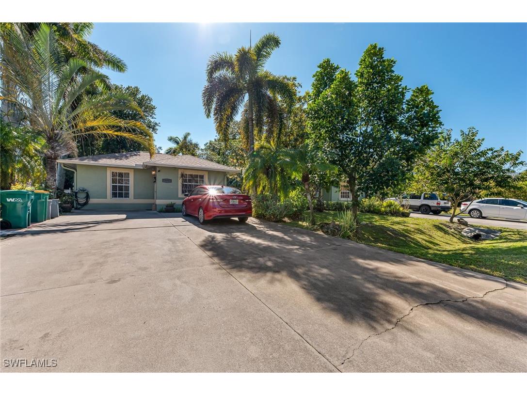 724 Pine Cone Lane Naples FL 34104 225012498 image1