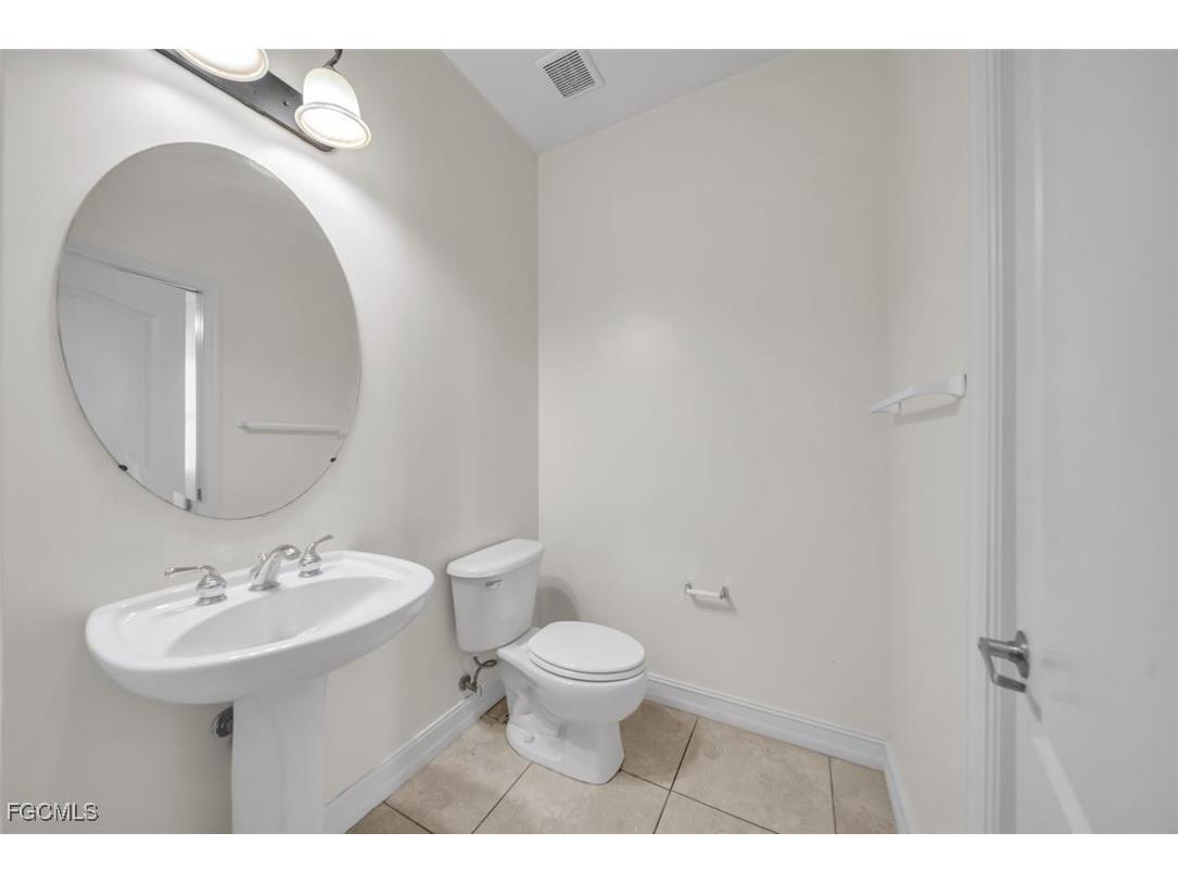 724 SW 47th Street #205 Cape Coral FL 33914 2025007451 image41