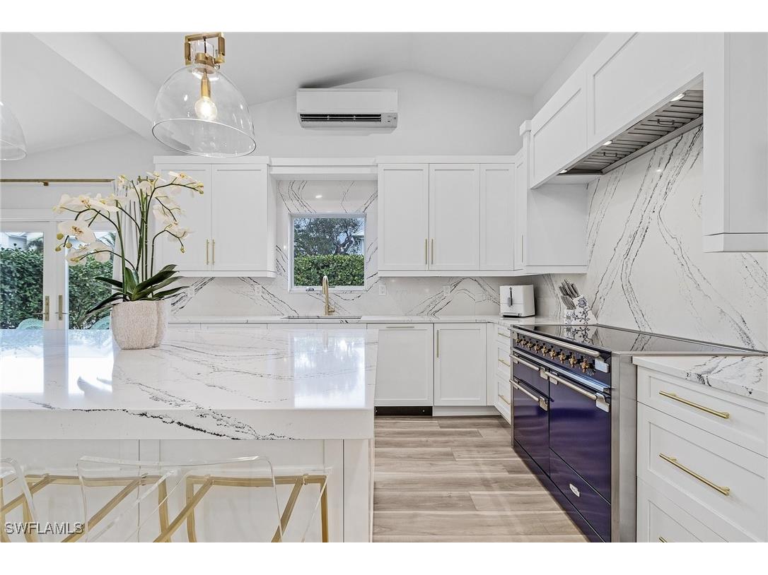 725 2nd Street S Naples FL 34102 225076329 image1